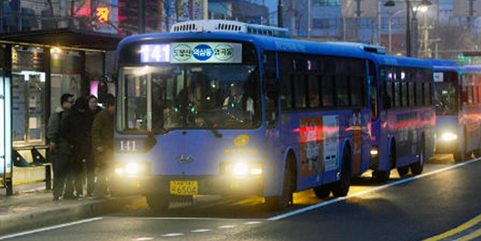 Seoul's Night Owl Bus Services demonstrates an innovative use of disruptive technologies and big data analytics in developing optimal bus routes and convenient public transportation services. Photo credit: Seoul Urban Solutions Agency