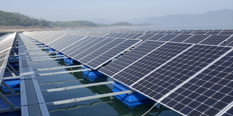 Green energy can be generated through solar modules installed on the surfaces of bodies of water. Photo credit: K-water.