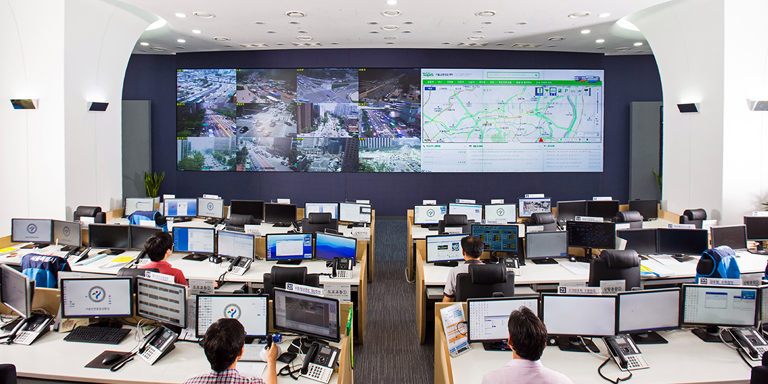 Seoul's Transport Operation & Information Service is a central platform that monitors and manages city-wide public transportation and road traffic.  Photo credit: Seoul Metropolitan Government
