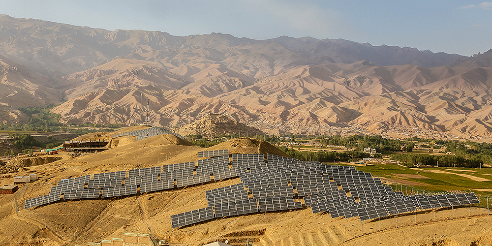 The Navoi project site—Uzebkistan’s first large-scale, privately developed and operated renewable power plant—will resemble the terrain of this ADB-financed solar power project. Photo credit: ADB.