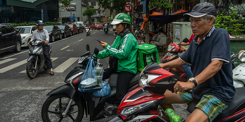 E-commerce retailers are enjoying brisk business but improvements, such as expanding parcel delivery services in rural areas, are needed to support their continued growth. Photo credit: ADB.