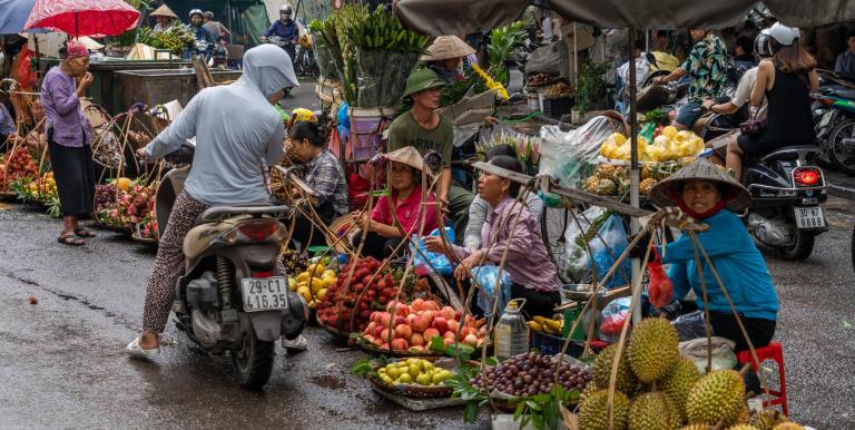 The transactions within the informal and hard-to-tax sectors often go unrecorded, making it hard for the government to identify and tax them. Photo credit: ADB. 