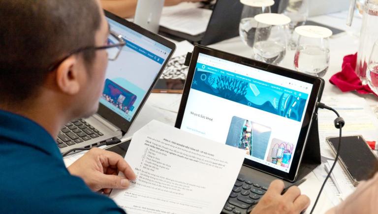Users provide feedback on the digital platform during a stakeholders’ workshop. Photo credit: GreenHub.