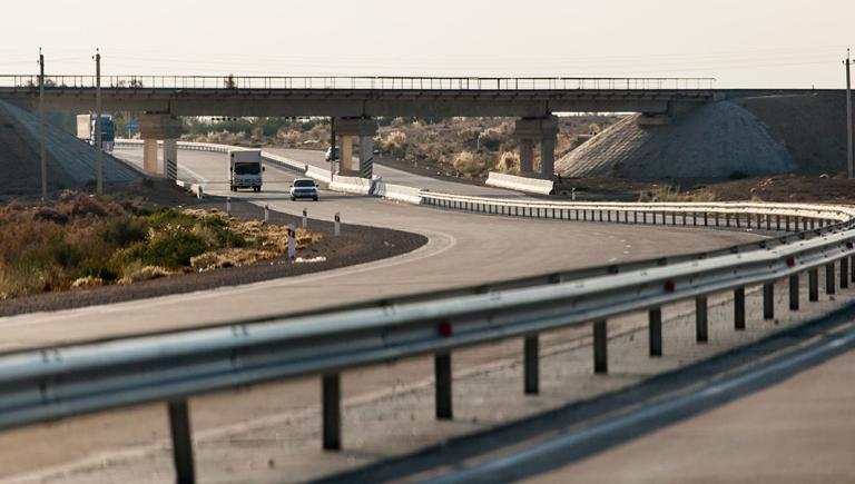As a double-landlocked country, Uzbekistan’s economic growth and development relies largely on efficient cross-border transport and trade networks. Photo credit: ADB. 
