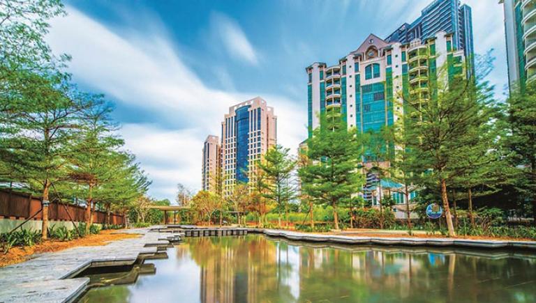 Unlike monsoon drains, beautified canals such as Alexandra Canal, allow children to walk up to the water and play. Photo credit: PUB, Singapore’s national water agency.