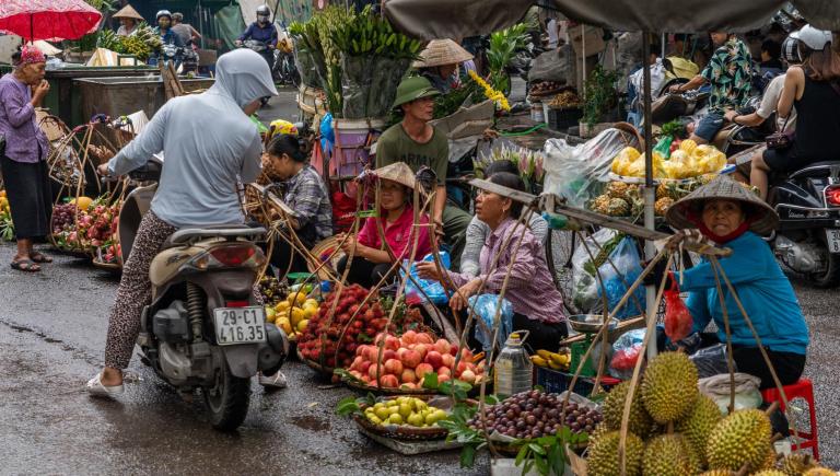 The transactions within the informal and hard-to-tax sectors often go unrecorded, making it hard for the government to identify and tax them. Photo credit: ADB. 