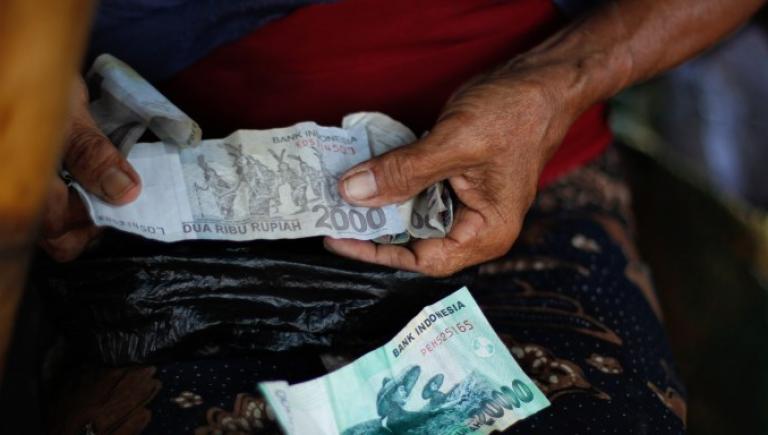 A study of four countries in Southeast Asia (Cambodia, Indonesia, Myanmar and the Philippines) shows only 18% of adults use a bank account to receive wages or pay utility bills. Photo credit: ADB.