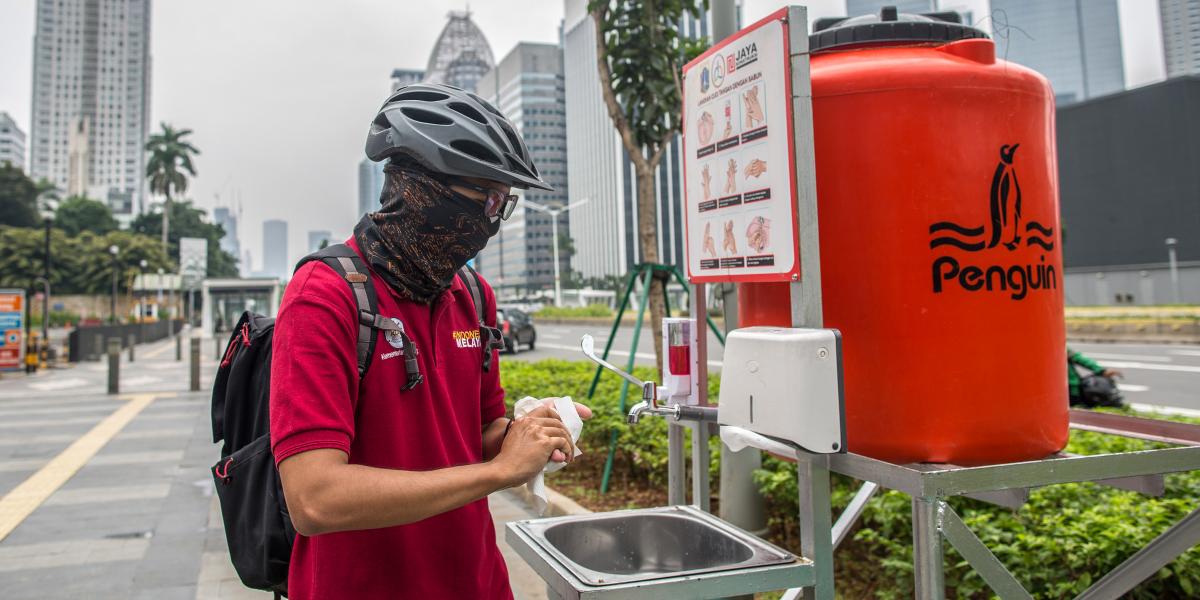 In Jakarta, public hand washing facilities were provided at strategic locations for commuters as a measure to prevent the spread of COVID-19. Photo credit: ADB.